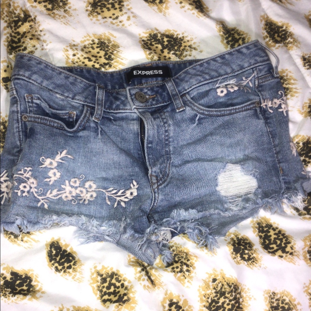 Express detailed denim shorts